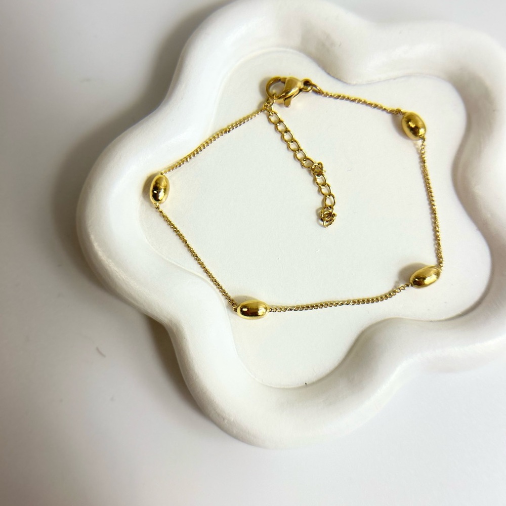 Elegant Gold Chain Bracelet